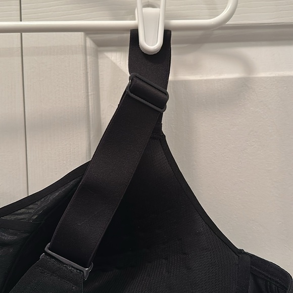 Livi Black Wireless Sports Bra, Size: 50B - Picture 5 of 11